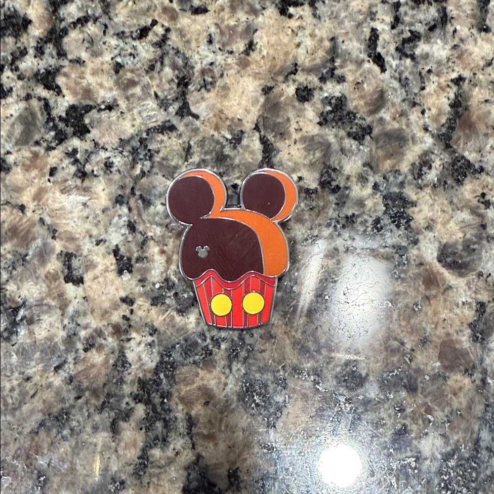 WDW Hidden Disney Series 2025 Wave B: Cupcake Treats Mickey Mouse